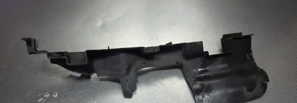 Audi A4 S4 B7 8E 8H Air intake duct part 8E0121284Q