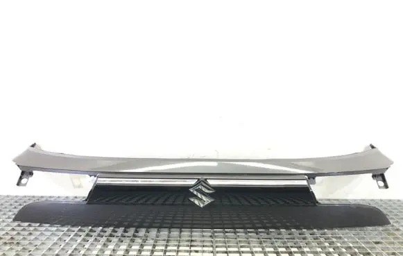 Trunk door license plate light bar