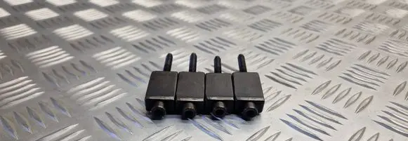 Volkswagen PASSAT B5.5 Fuel Injector clamp holder 