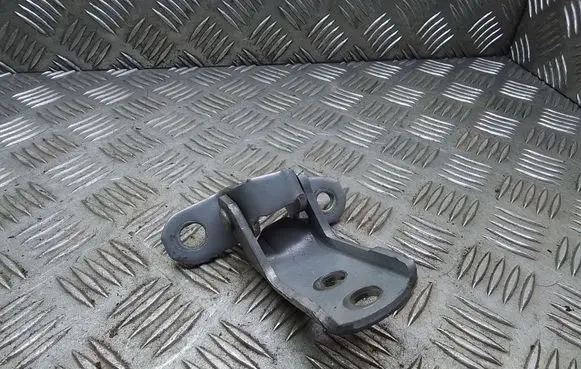 Toyota Prius (XW20) Front door upper hinge