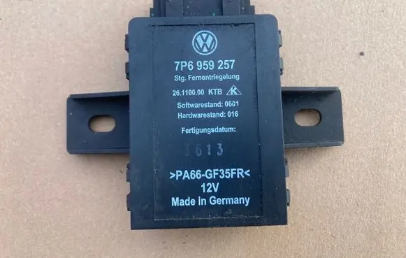 Volkswagen Touareg II Tailgate/trunk/boot open switch 7P6959257