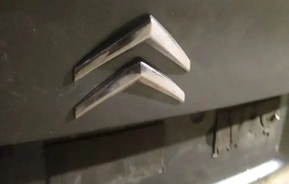 Citroen C5 Manufacturer badge logo/emblem 