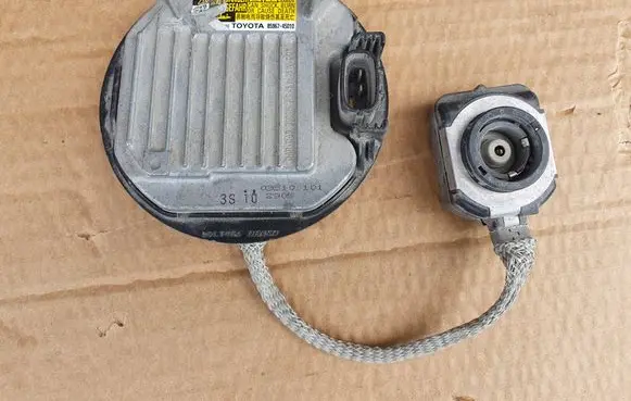 Toyota Avensis T270 Headlight ballast module Xenon 8596745010