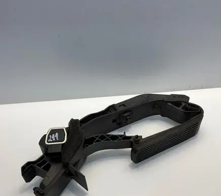 Mercedes-Benz E W211 Accelerator throttle pedal A2113000904 2113000904
