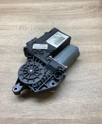 Peugeot 307 Front door window regulator motor 9634457580