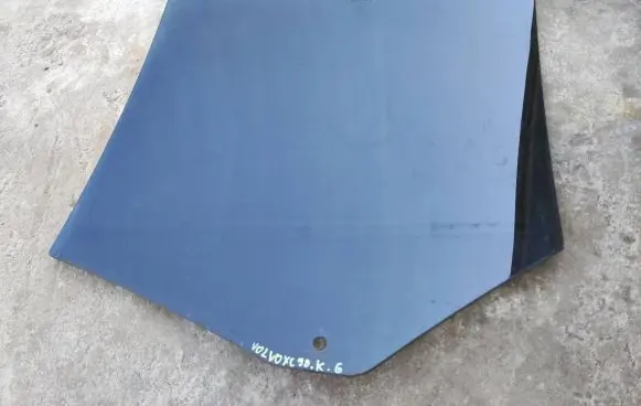 Volvo XC90 Rear door window glass