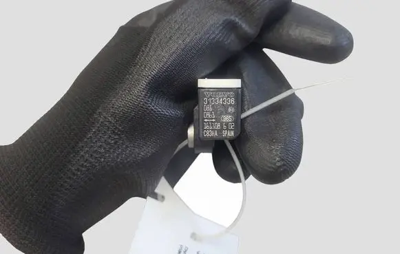 Volvo S60 Airbag deployment crash/impact sensor 31334336