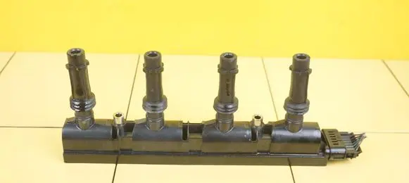 Opel Corsa E High voltage ignition coil 95528319 B12XER