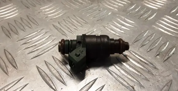Volkswagen Golf IV Fuel injector 037906031AA