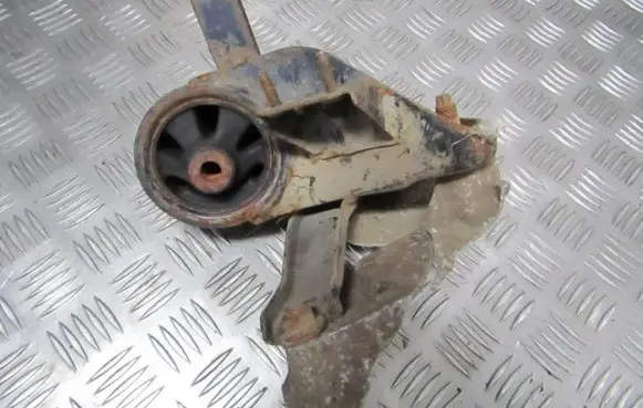 Mazda 626 Engine mount bracket ga2a