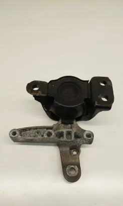 Nissan Qashqai Engine mount bracket