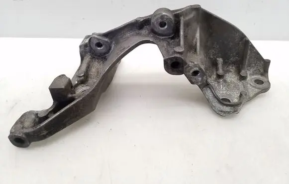 Mercedes-Benz Vito Viano W447 EGR valve cooler bracket A6261410040