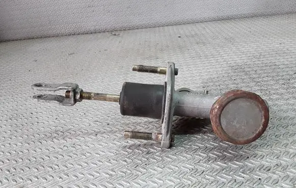 Nissan Almera N16 Clutch master cylinder