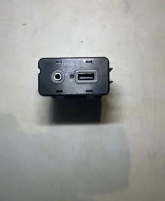 Chrysler Pacifica USB socket connector 68229840AA 53306591