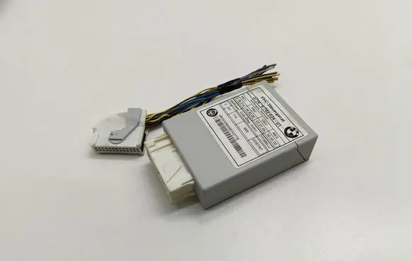 BMW 5 E60 E61 Air suspension control unit module (rear) 37146769834 6769834 3714676983401