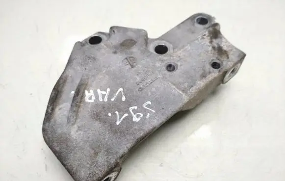 Volvo XC70 Engine mounting bracket 9180996