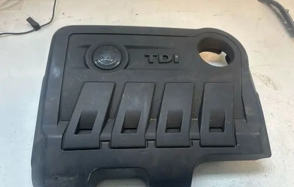 Skoda Superb B6 (3T) Engine cover (trim)