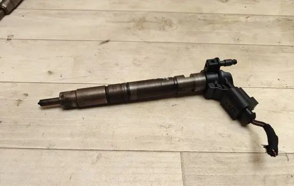 Volkswagen PASSAT B6 Fuel injector 03L130277 0445116030 08031403295