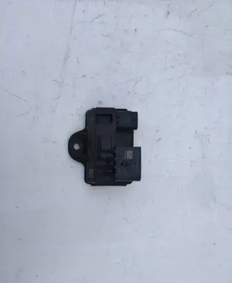 BMW X5 F15 Glow plug pre-heat relay 8519472 0522140104