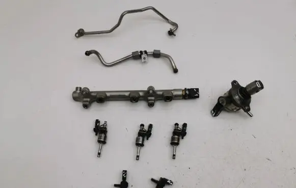 Skoda Octavia Mk4 Fuel injection system set 0261500443 05C133320A