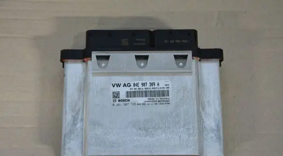 Volkswagen Golf VII Engine control unit/module 04E907309A