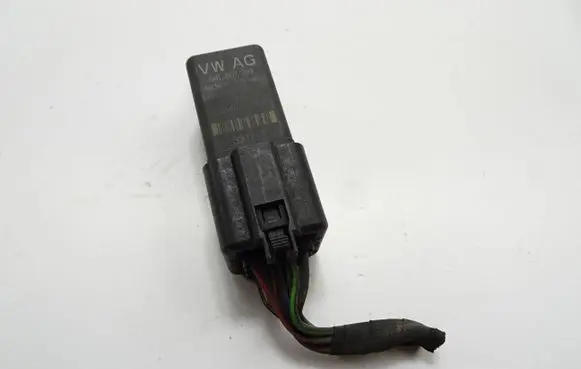 Audi A1 Glow plug pre-heat relay 04L907281 33113 51299026
