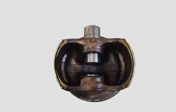 Volkswagen Golf V Piston 0000