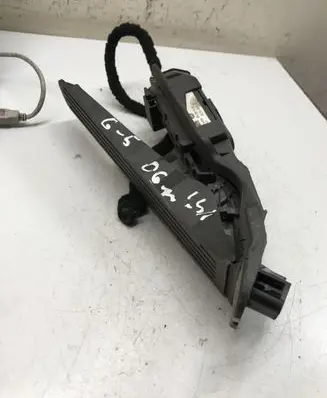 Volkswagen Golf V Accelerator throttle pedal 1K2721503M