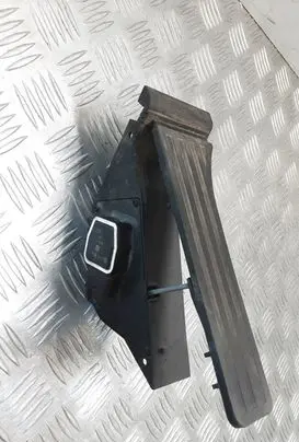 Mercedes-Benz E W212 Accelerator throttle pedal A4513000000