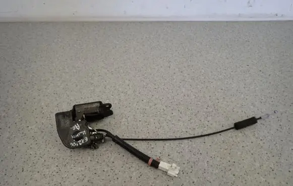 Toyota Corolla E120 E130 Tailgate/trunk/boot lock/catch/latch