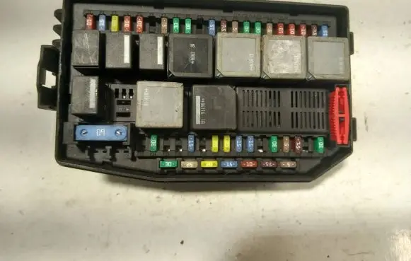 Jaguar X-Type Fuse module 518842307