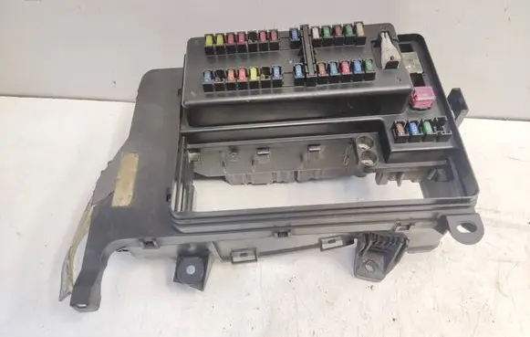 Toyota Land Cruiser (J100) Fuse module
