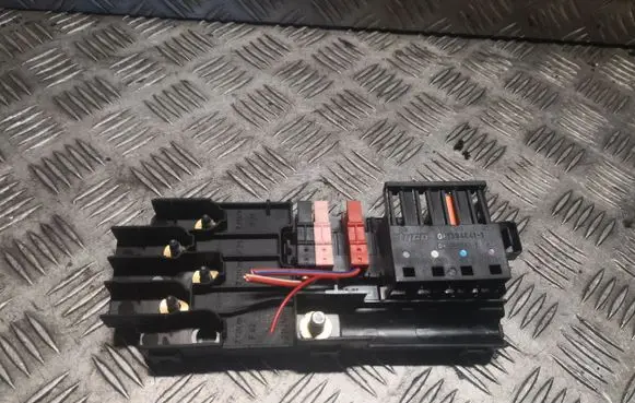 Mercedes-Benz E W211 Fuse box set 2115452301 A2115452301
