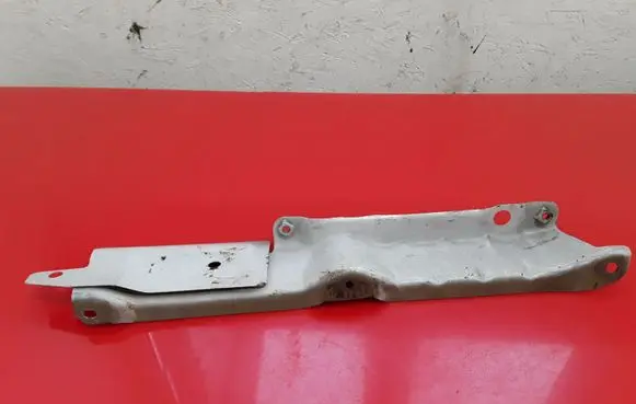 Subaru Tribeca Fender mounting bracket NOCODE