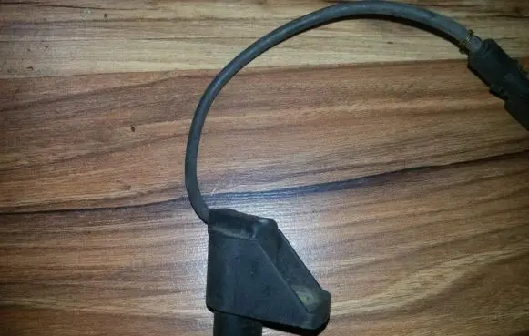 Opel Omega B1 Camshaft position sensor 0232103017