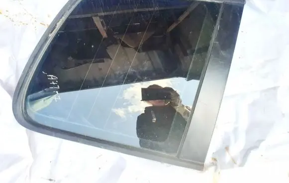 Volkswagen Touran I Rear side window