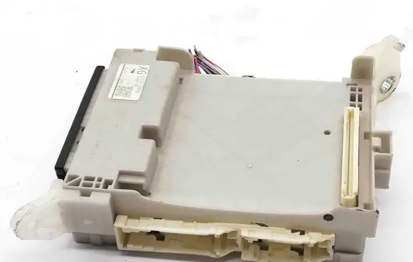 Toyota Camry Central body control module 8273033F92