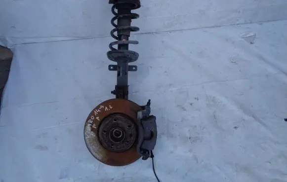 Opel Vivaro Front wheel hub spindle knuckle