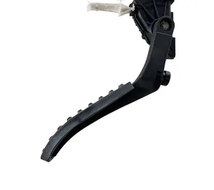 Accelerator throttle pedal