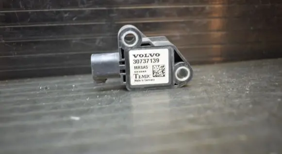 Volvo V50 Airbag deployment crash/impact sensor 30737139