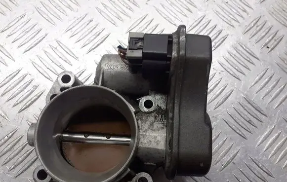 Opel Vectra C Throttle body valve 21102B6026