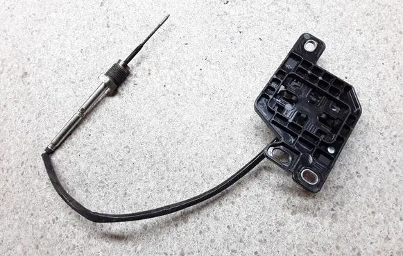 Mercedes-Benz GLC X253 C253 Exhaust gas temperature sensor A0009054409
