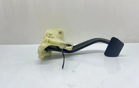 BMW 4 F32 F33 Brake pedal 6860647