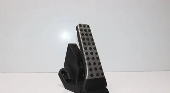 Mercedes-Benz G W463 2nd Gen Accelerator throttle pedal A2053000104