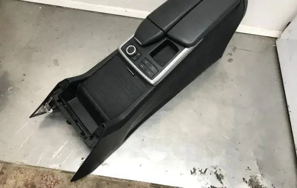 Mercedes-Benz ML W166 Center console