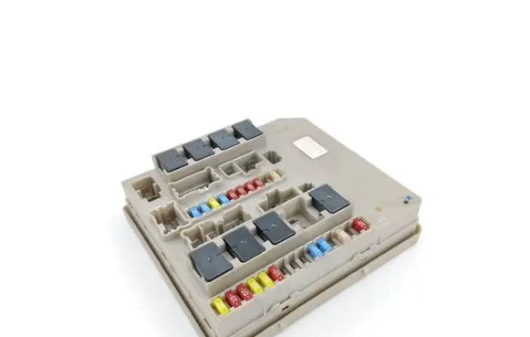 Renault Clio III Fuse module 674658A
