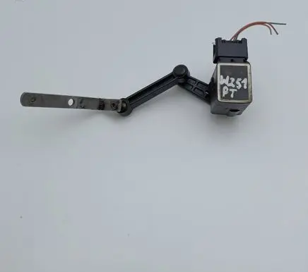 Mercedes-Benz R W251 Rear air suspension level height sensor A2513201032