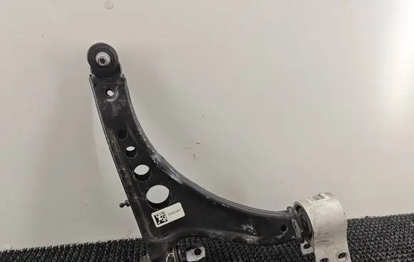 Chevrolet Malibu Front lower control arm/wishbone 23421067