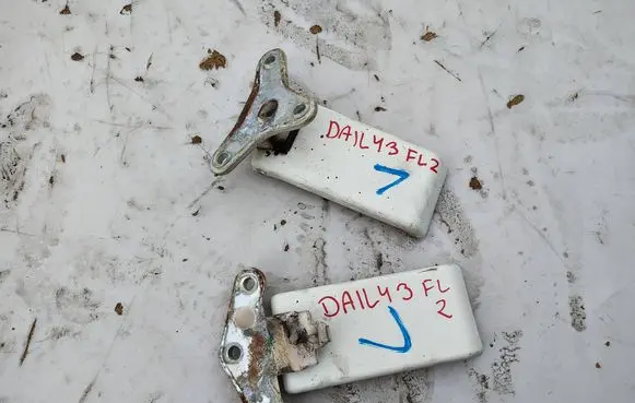 Iveco Daily 35 - 40.10 Loading door hinge set 