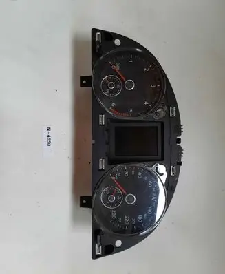 Volkswagen PASSAT B7 Speedometer (instrument cluster) 3C8920870J
